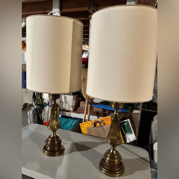 Matching brass lamps - Picture 2 of 2